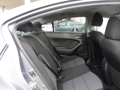 Used 2017 Kia Forte S image 19