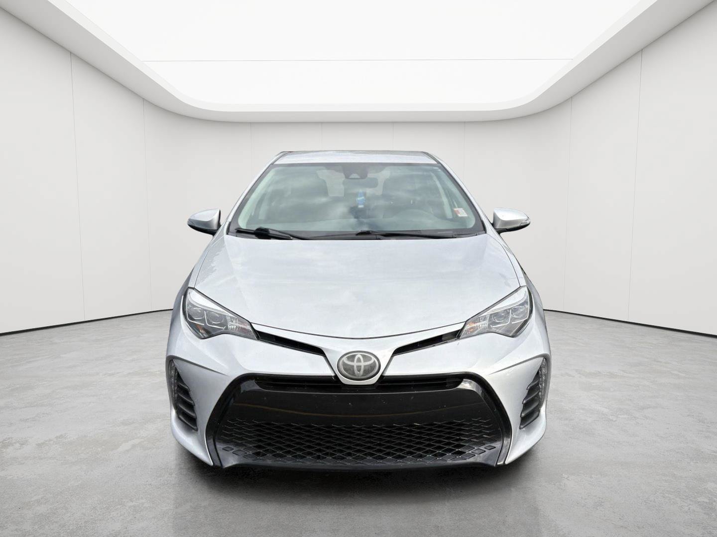 Used 2019 Toyota Corolla SE FWD image 2