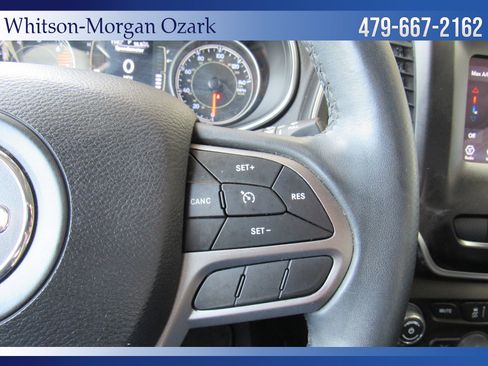 Used 2019 Jeep Cherokee Latitude Plus FWD image 39