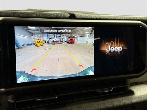 Used 2025 Jeep Gladiator Sport image 15