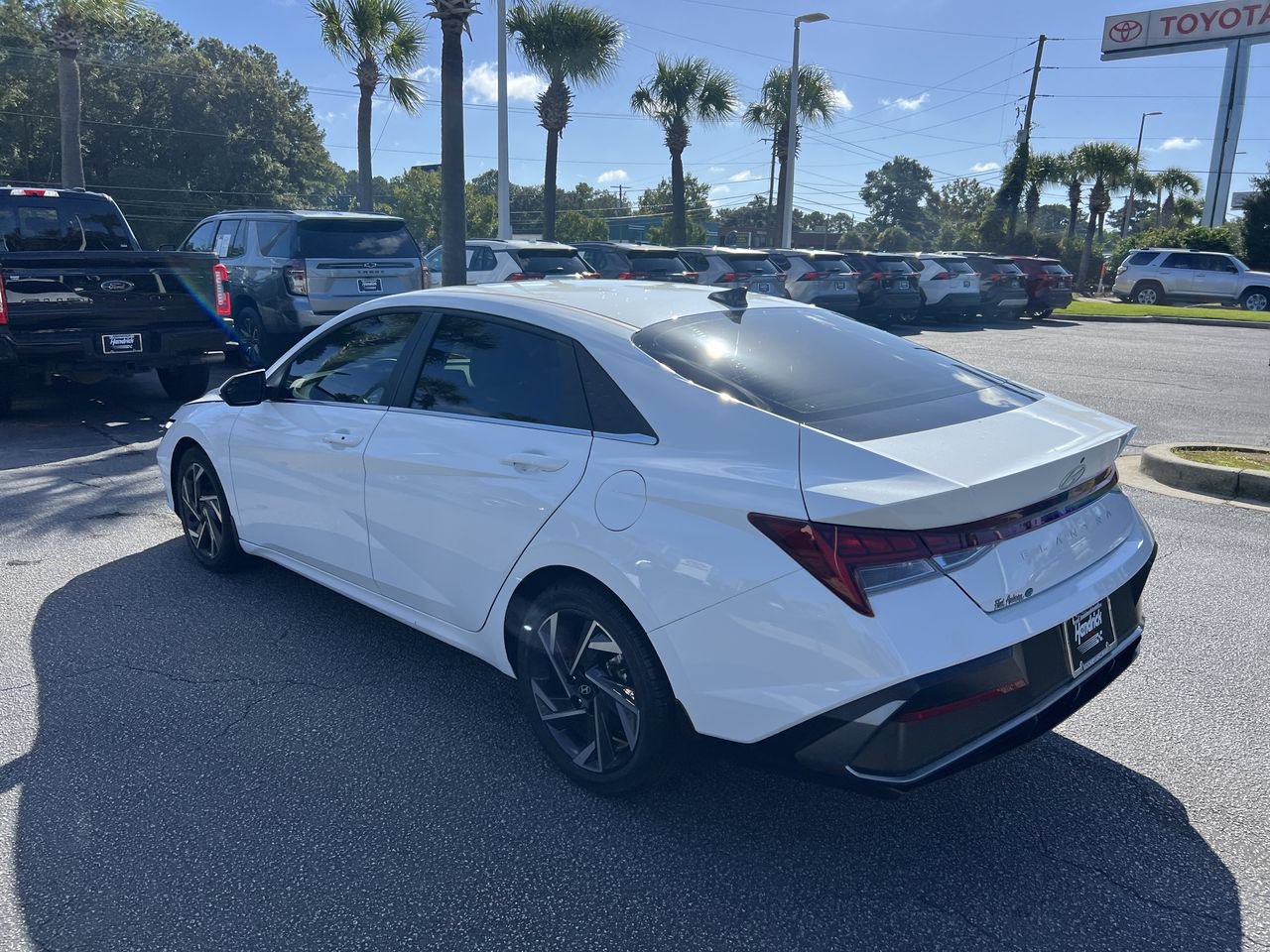 Used 2024 Hyundai Elantra SEL w/ Convenience Package FWD image 8