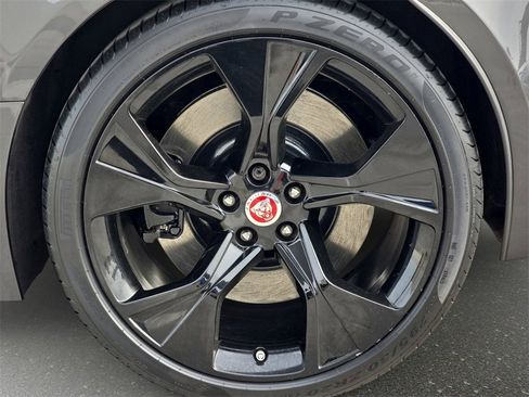 Certified 2023 Jaguar F-TYPE P450 image 32