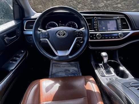 Used 2019 Toyota Highlander Limited image 5