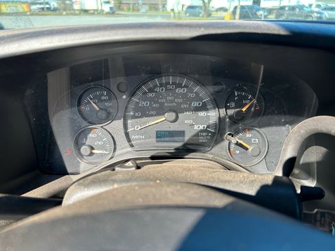 Used 2005 Chevrolet Express 1500 image 25