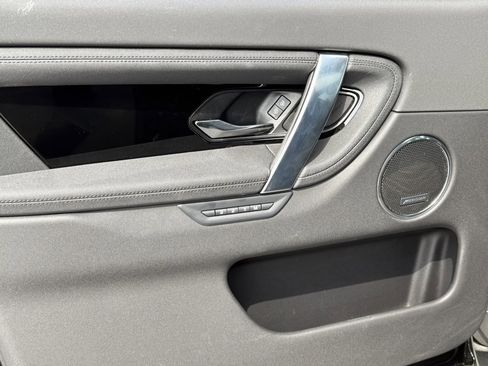 Used 2024 Land Rover Discovery Sport S image 10