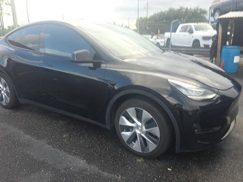 Used 2022 Tesla Model Y Long Range AWD/4WD image 2
