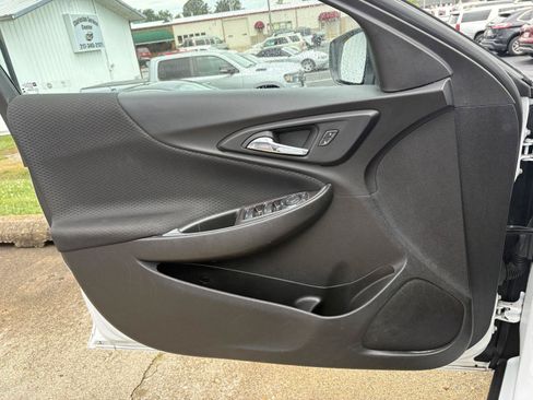 Used 2024 Chevrolet Malibu LT FWD image 3