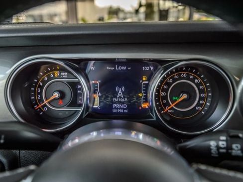 Used 2019 Jeep Wrangler Unlimited Sahara AWD/4WD image 16