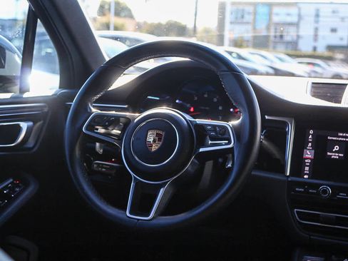 Used 2020 Porsche Macan image 15