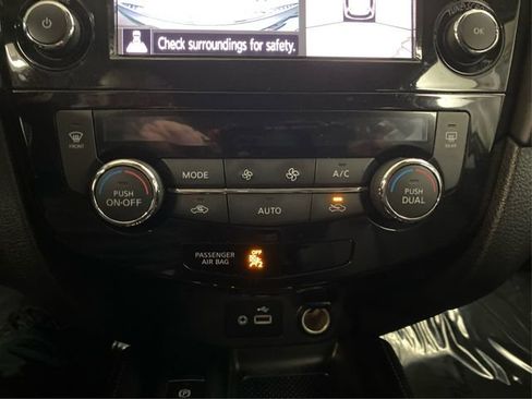 Used 2019 Nissan Rogue SL image 30