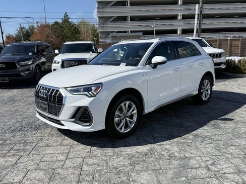 Used 2025 Audi Q3 2.0T Premium image 3