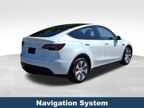 Used 2024 Tesla Model Y Long Range AWD/4WD image 7