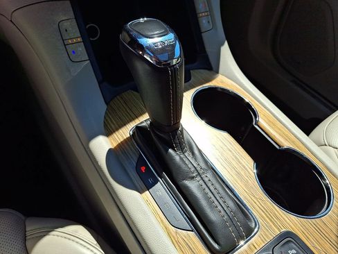 Used 2017 GMC Acadia Denali w/ Technology Package FWD image 17