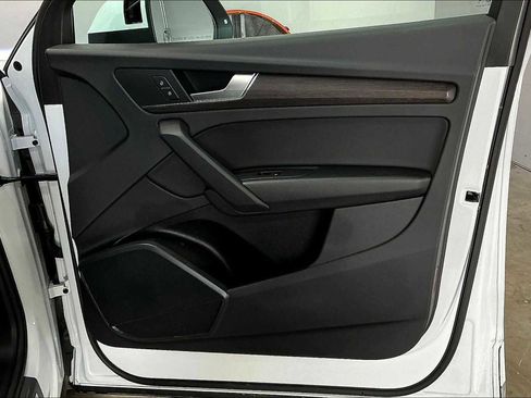 Certified 2025 Audi Q5 2.0T Premium image 26