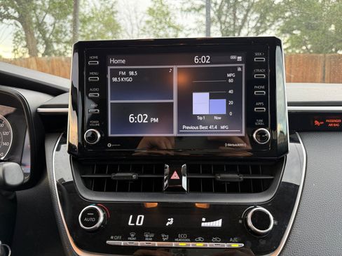 Used 2021 Toyota Corolla LE FWD image 26