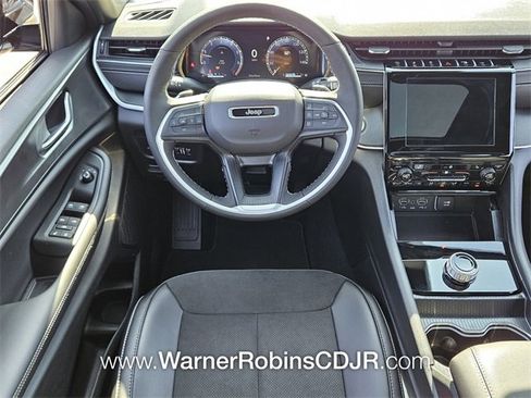 New 2025 Jeep Grand Cherokee Altitude image 7