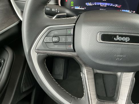 Used 2023 Jeep Grand Cherokee Limited image 12