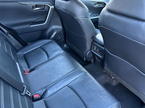 Used 2019 Toyota RAV4 Limited w/ Carpet Mat Package image 31