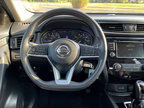 Used 2018 Nissan Rogue S image 5