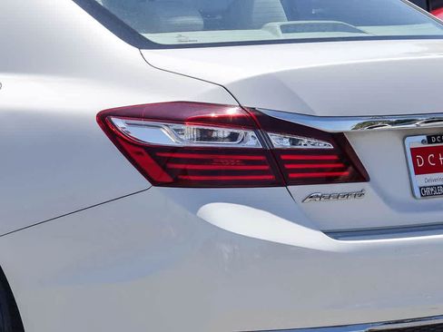 Used 2016 Honda Accord LX image 7