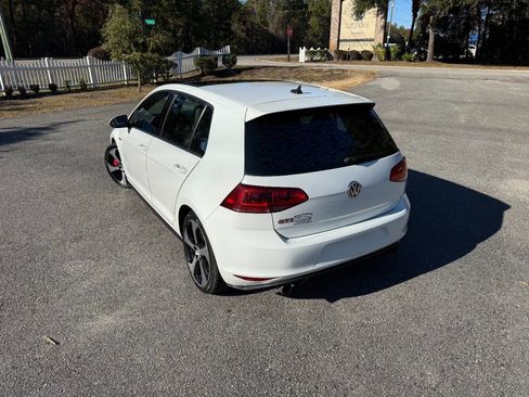 Used 2017 Volkswagen GTI SE image 4