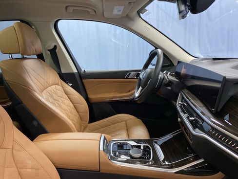 Used 2024 BMW X7 xDrive40i w/ Premium Package image 39