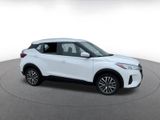 Used 2024 Nissan Kicks SV image 2