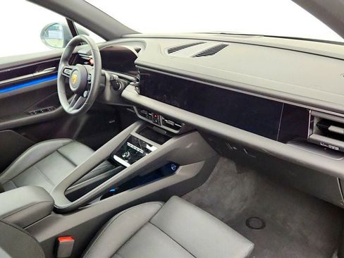 Used 2025 Porsche Macan Electric RWD image 24