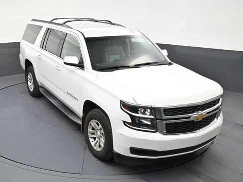 Used 2018 Chevrolet Suburban LT RWD image 18