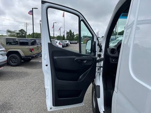 Used 2022 Mercedes-Benz Sprinter 2500 image 15