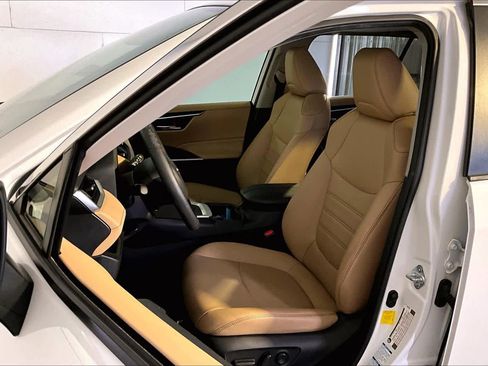 Used 2019 Toyota RAV4 XLE Premium AWD/4WD image 9