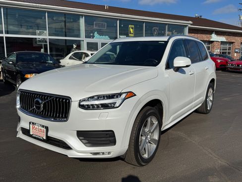 Used 2020 Volvo XC90 T6 Momentum image 1