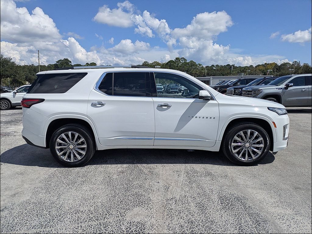 Used 2023 Chevrolet Traverse Premier FWD image 3