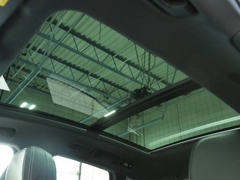 New 2026 Porsche Macan image 36