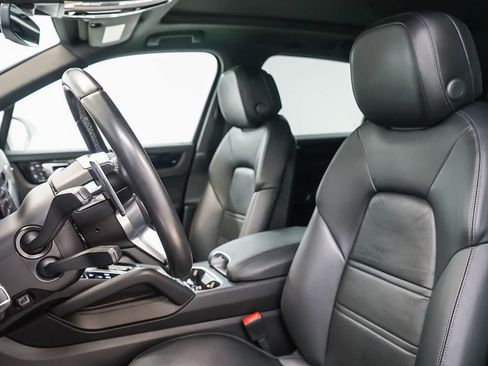 Certified 2023 Porsche Cayenne AWD/4WD image 5