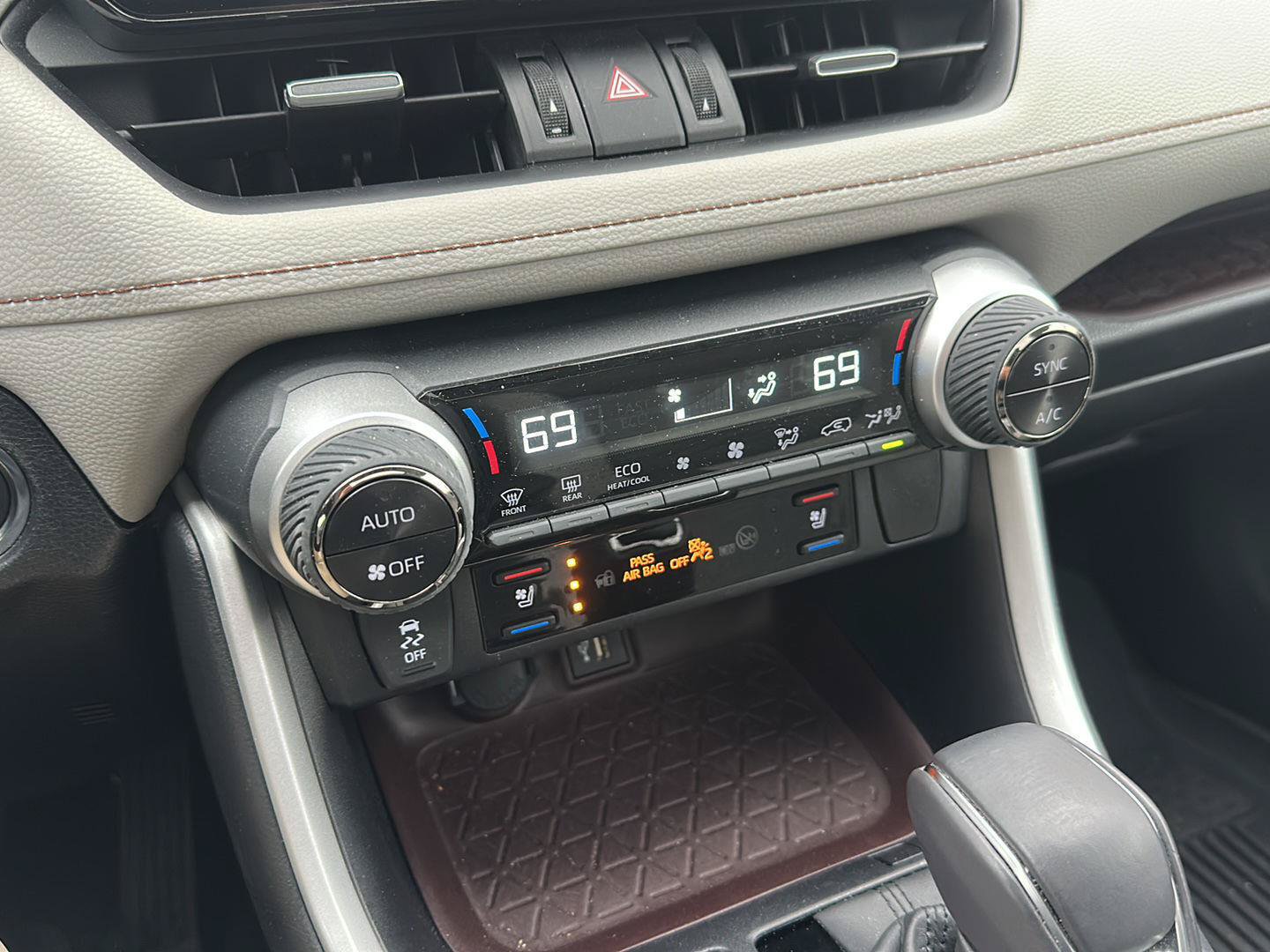 Used 2025 Toyota RAV4 Limited w/ Weather Package AWD/4WD image 19