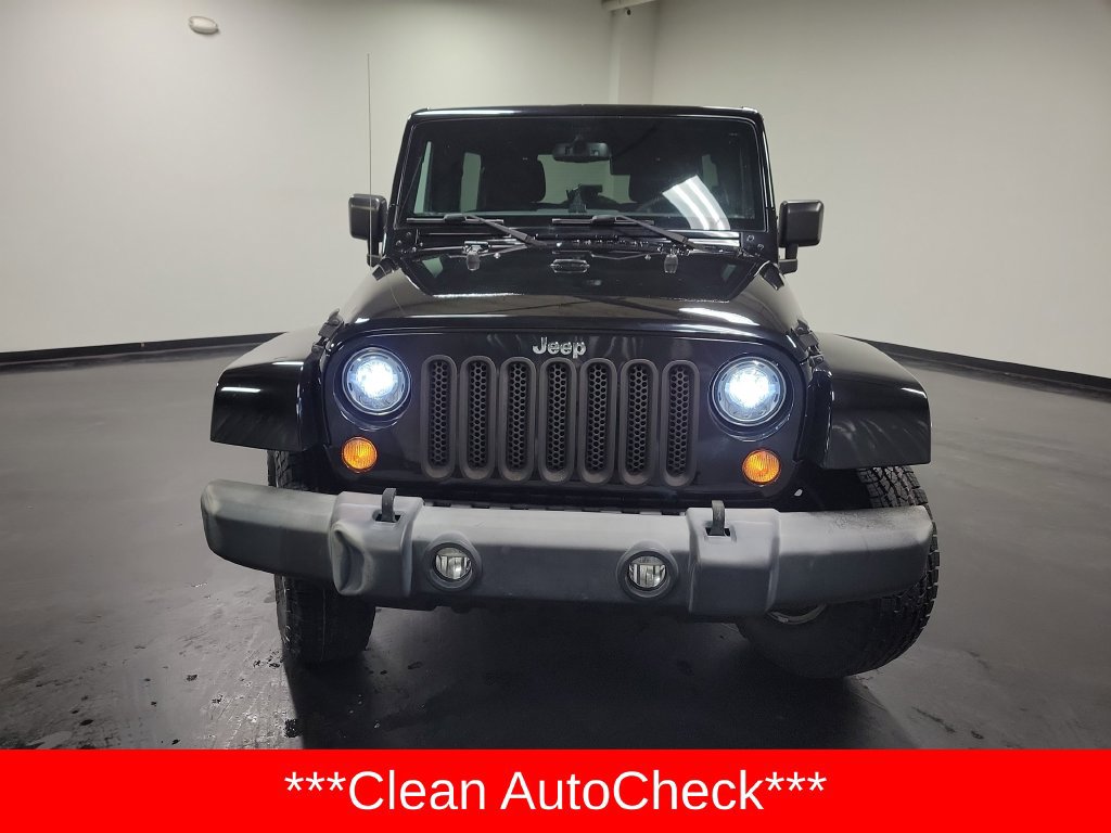 Used 2017 Jeep Wrangler Unlimited Rubicon w/ Cold Weather Group AWD/4WD image 2