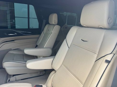 Certified 2023 Cadillac Escalade Premium Luxury w/ Performance Package AWD/4WD image 23