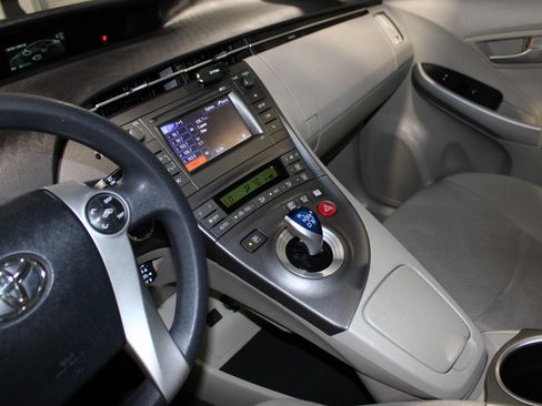 Used 2015 Toyota Prius Two FWD image 18