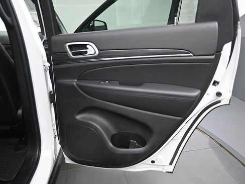 Used 2021 Jeep Grand Cherokee Limited image 16
