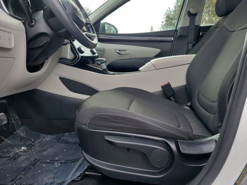 Used 2023 Hyundai Tucson SE image 16
