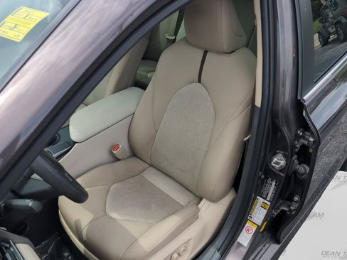 Used 2019 Toyota Camry LE w/ Convenience Package FWD image 11