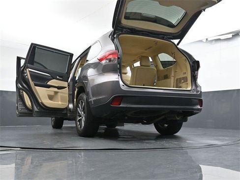 Used 2019 Toyota Highlander XLE image 43