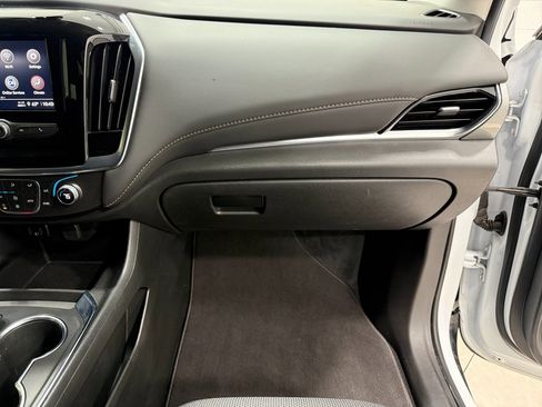 Used 2021 Chevrolet Traverse LS image 27