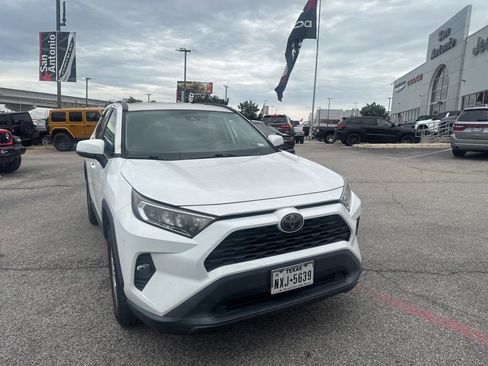 Used 2020 Toyota RAV4 XLE FWD image 8