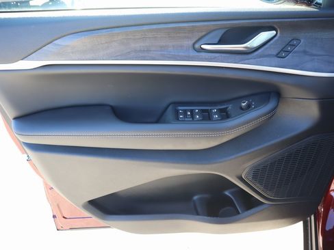 New 2025 Jeep Grand Cherokee Limited image 16