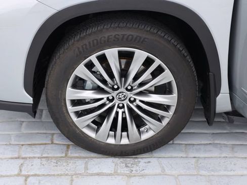 Used 2022 Toyota Highlander Platinum FWD image 48