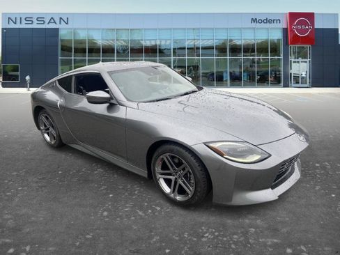 Certified 2024 Nissan Z Performance w/ Floor Mat Package RWD image 3