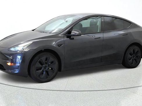 Used 2024 Tesla Model Y Long Range RWD image 4