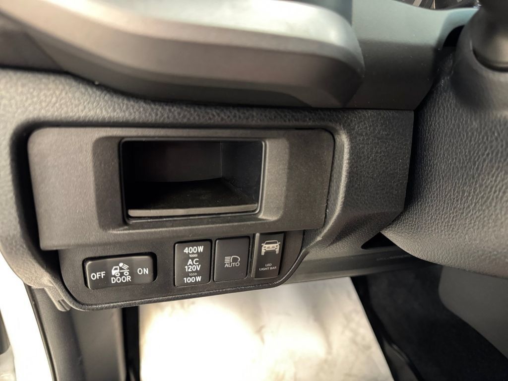 Used 2019 Toyota Tacoma TRD Off-Road w/ Technology Package AWD/4WD image 23